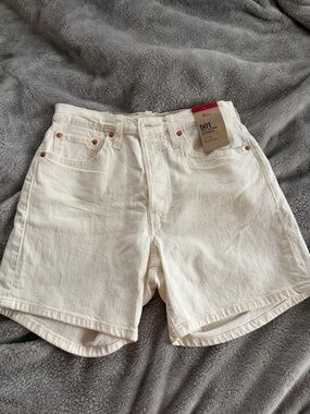 Levi 501 Mid-Thigh Short